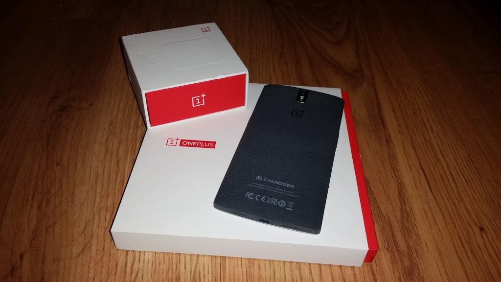OnePlus One on top of box