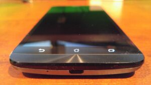 Asus ZenFone 2 front