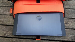 Moshi Venturo with 15" laptop 2