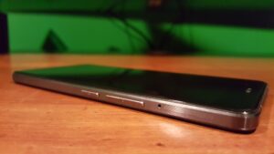 OnePlus X volume and power buttons