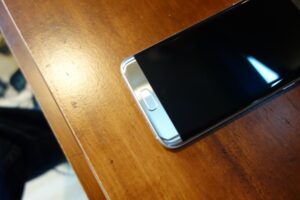 Galaxy S7 edge bottom