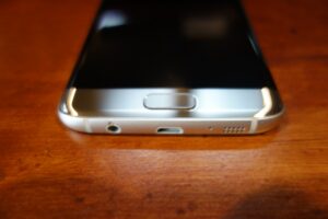 Galaxy S7 edge bottom 2