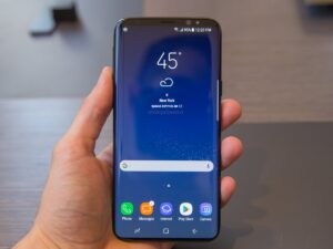 Galaxy S9 mock-up in hand