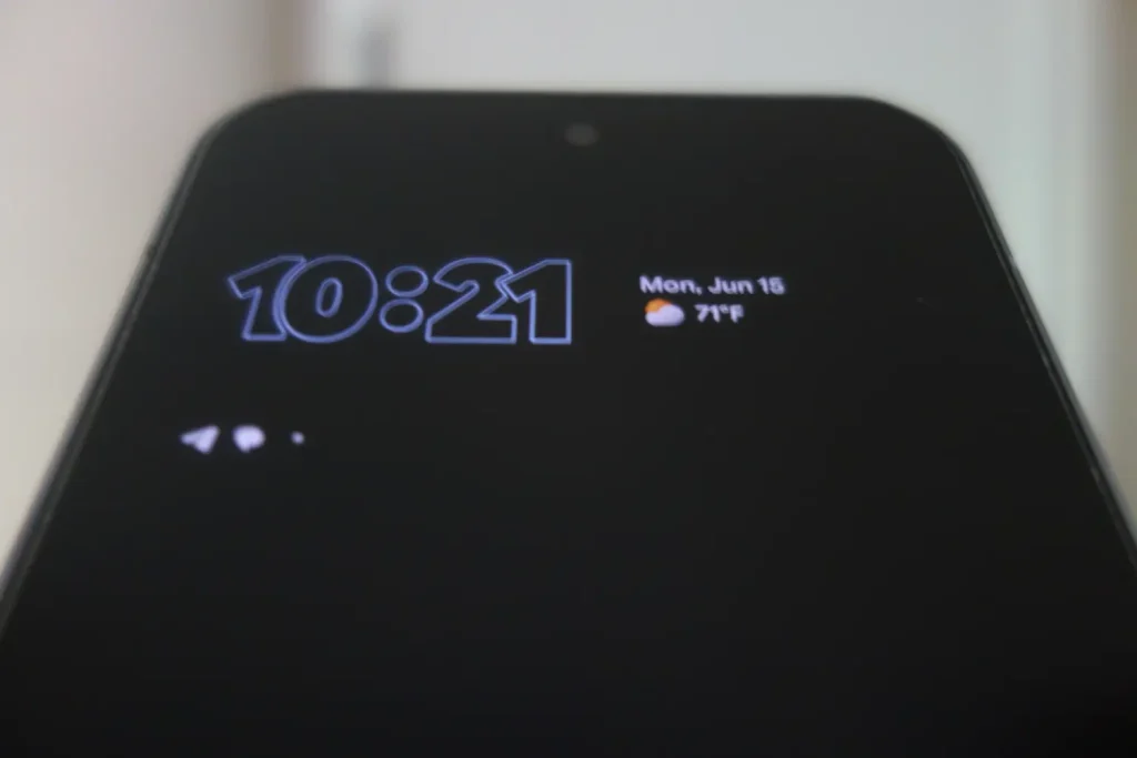Always-On Display with truncated notifications